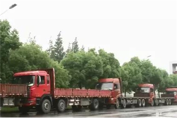 火爆！紡織原材料價(jià)格大漲60%，貨車排長隊(duì)搶購！紡織業(yè)訂單大量回流，企業(yè)滿負(fù)荷運(yùn)轉(zhuǎn)