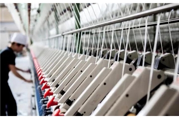 訂單減少50% 開(kāi)機(jī)率達(dá)到低位，限電或?qū)⒕硗林貋?lái)，多地電價(jià)最高上漲70%，紡織人的春天何時(shí)到來(lái)？